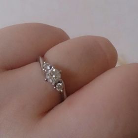 【アイプリモ(I-PRIMO)の口コミ】 ・見本よりも小さなダイヤだったので、メレダイヤのある華やかなものにし…