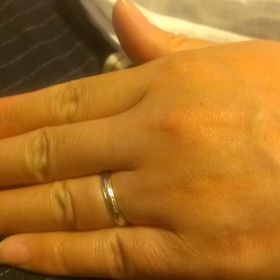 【SIENAROSE(シエナロゼ)の口コミ】 シンプルなのにデザインが入っているのでけっこう存在感がありました。婚…