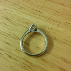 【銀座ダイヤモンドシライシの口コミ】 ダイヤモンドリリーという名前からも連想できるように、このリングは百合…