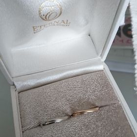【ETERNAL(エターナル)の口コミ】 シンプルなのにデザインがおしゃれで、価格も高すぎなかったのでこれにし…