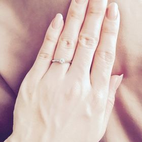 【銀座ダイヤモンドシライシの口コミ】 友人の婚約指輪が今まで見た婚約指輪の中で一番キラキラ輝いていて、銀座…