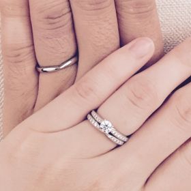 【銀座ダイヤモンドシライシの口コミ】 婚約指輪を探すときに、ダイヤモンドが周りにも付いているものでなるべく…