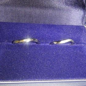 【銀座ダイヤモンドシライシの口コミ】 やっぱり指輪をつけたときの感覚です‼
たくさんいろんな指輪を持ってきて…