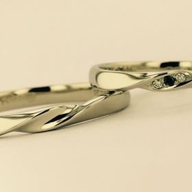 【JEWELRY  KAMATA(ジュエリーかまた)の口コミ】 気に入ったデザインや形が見つかったのでこの指輪に決めました。また、私…