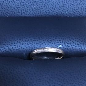 【ジュエリーサロン鶴の口コミ】 始めからオーダーリングにしようと決めていて、自分たちの好きな形にデザ…