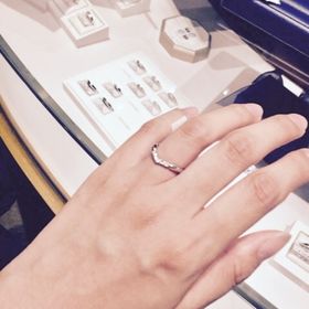 【銀座ダイヤモンドシライシの口コミ】 他ブランドの指輪と比べて、つけ心地が良かったのでこのブランドを選びま…