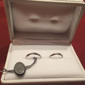 【STAR JEWELRY(スタージュエリー)の口コミ】 細身でシンプル、長く使えるデザインのもので探しました。
こちらはシンプ…