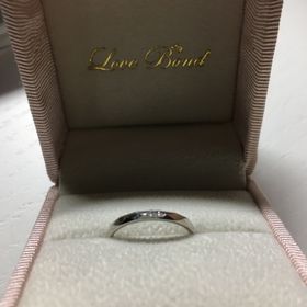 【Love Bond(ラブボンド)の口コミ】 カットデザインの指輪を探していて
スタッフさんも
たくさんのブランドを…