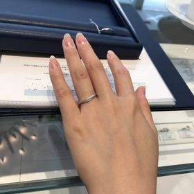 【銀座ダイヤモンドシライシの口コミ】 デザイン・価格でいくつか絞り込み、その中で接客のよさ、アフターサービ…