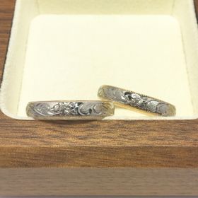 【Makana(マカナ)の口コミ】 中央にあしらわれたお花にパッと目を引かれたのが、こちらの指輪に決めた…