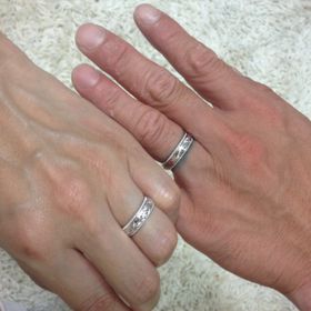 【LOVERS SCENE】の口コミ 夫が薬指の付け根にある墨が隠れるようにと、太めの指輪を探していました。...
