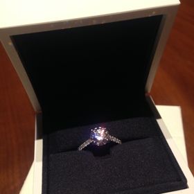 【デビアス(DE BEERS)の口コミ】 デビアスにて結婚指輪も購入しました。DB Classic Full Pave Band（結婚指…