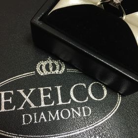 【エクセルコダイヤモンド(EXELCO DIAMOND)の口コミ】 シンプルなデザインで婚約指輪を探していました。
このセレモニーは上から…
