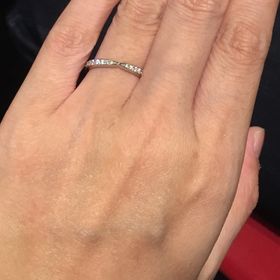 【銀座ダイヤモンドシライシの口コミ】 1つ1つの輝きが綺麗なダイヤモンドが表面にびっちりしきつめられておりす…