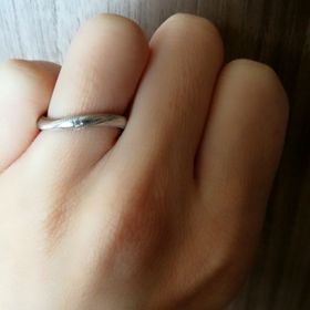 【エクセルコダイヤモンド(EXELCO DIAMOND)の口コミ】 指がきれいに見えること（女性にしては手が大きく指も太いので･･･）が決め…