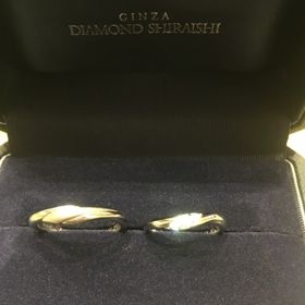 【銀座ダイヤモンドシライシの口コミ】 一目惚れして色々悩んで最終的に2人で納得の上決めました！真ん中に大きな…