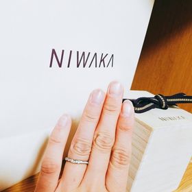 【俄(にわか)の口コミ】 普段仕事で指輪を付けることができないので、少し華やか且つ大人しめなデ…
