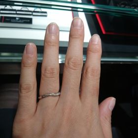 【ラザール ダイヤモンド(LAZARE DIAMOND)の口コミ】 相手側(向い側)からみても、自分側からみても、上からみても
メレダイヤが…