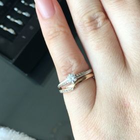 【AMOUR AMULET(アムール・アミュレット)の口コミ】 たくさん試着させていただき、指に馴染みが良いこの結婚指輪にしました。…