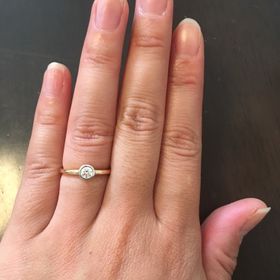 【アーヴェルシュシュ(arbel shushu)】の口コミ 結婚指輪と一緒につけたときに、華やかな印象になり、統一感があり、かつシ...