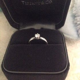 【ティファニー(Tiffany & Co.)の口コミ】 夫が決めたものなのですが、シンプルでクラシカルな王道なデザインのもの…
