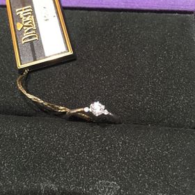 【HOSHI no SUNA 星の砂(ほしのすな)の口コミ】 こちらのブランドの特徴として、リング部分と石部分をバラバラに選んで一…