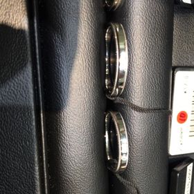 【ラザール ダイヤモンド(LAZARE DIAMOND)の口コミ】 石を入れると落ちた時に不安。だけど、石なしだとシンプルになり過ぎてつ…