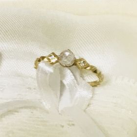 【Jupiter BLANTELIE(ジュピターブラントリエ)の口コミ】 指が細く4号なので、
大振りなデザインは似合わず、
華奢でお洒落な物を探…