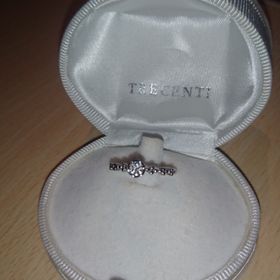 【TRECENTI(トレセンテ)の口コミ】 元々は別のデザインの物にしようかと悩んでいたのですが、彼がこのデザイ…