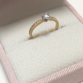 【Love Bond(ラブボンド)の口コミ】 ダイヤモンドの品質や大きさを選べて、注文できるということが一番の決め…