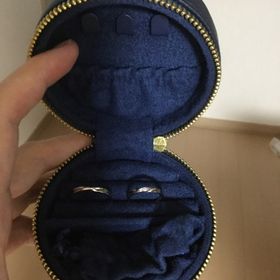 【銀座ダイヤモンドシライシの口コミ】 お手頃な価格でピアの結婚指輪を探していました。お店の中にあるのでおそ…