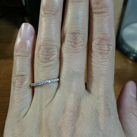 【銀座ダイヤモンドシライシの口コミ】 結婚指輪を付けるのであれば、エタニティリングと決めていました。フェア…