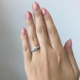 【ラザール ダイヤモンド(LAZARE DIAMOND)の口コミ】 最初はシンプルな指輪にしようと話してましたが、とにかくダイヤモンドが…