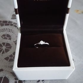 【アイプリモ(I-PRIMO)の口コミ】 結婚指輪と同時に婚約指輪も購入しました。セットリングでは無いのですが…