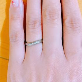 【Aroode(アローデ)の口コミ】 金属アレルギーでも華奢でプラチナのリングのようにダイヤがしっかりと入…