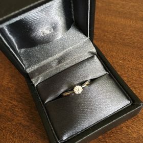 【ラザール ダイヤモンド(LAZARE DIAMOND)の口コミ】 ダイヤモンドのカットが綺麗だったこと。普段アクセサリーをつけなくても…