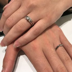 【ROYAL ASSCHER(ロイヤル・アッシャー)の口コミ】 2人で考えて決めました！
実際につけて、感覚的なもので選びました！
婚約…