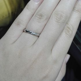 【ラザール ダイヤモンド(LAZARE DIAMOND)の口コミ】 つけ心地が良かった！
同じデザインで別ブランドも試着しましたが、こちら…