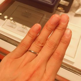 【銀座ダイヤモンドシライシの口コミ】 母の結婚指輪がミル打ちだったこともあり候補の一つとして試着しました。
…