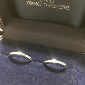 【銀座ダイヤモンドシライシの口コミ】 もともともう少しデザインがあるリングを見ていましたが、ずっとつけるも…