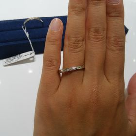 【4℃ BRIDAL(ヨンドシーブライダル)の口コミ】 鍛造法で作られた、期間限定で販売している指輪という説明をしていただき…