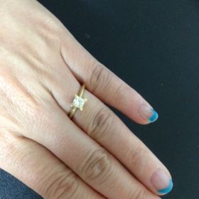 【LUCIE(ルシエ)の口コミ】 人とは違うリングが欲しかったので、このプリンセスカットでフルオーダー…