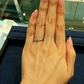 【4℃ BRIDAL(ヨンドシーブライダル)の口コミ】 見に行った時点で、とても人気のある商品
だと聞きました。
小さいダイヤ…