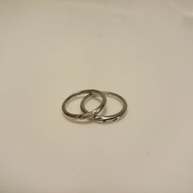 【エクセルコダイヤモンド(EXELCO DIAMOND)の口コミ】 デザインがとても気に入りました。
男性用、女性用ともに斜めのカッティン…