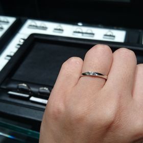 【ラザール ダイヤモンド(LAZARE DIAMOND)の口コミ】 婚約指輪は購入しないため、ダイヤが付いているプラチナリングを探してい…
