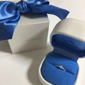 【銀座ダイヤモンドシライシの口コミ】 婚約指輪選びとても悩みました、、、一生に一度の記念となるものなので。
…