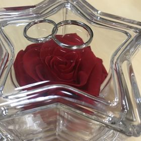 【Something Blue(サムシングブルー)の口コミ】 プチマリエとサムシンブルーで迷っていました。プチマリエの方は石が入っ…