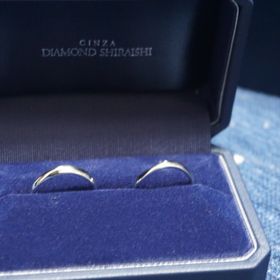 【銀座ダイヤモンドシライシの口コミ】 シンプルでかわいいデザインが気に入りました！付け心地もよく、1粒ダイヤ…