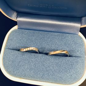 【銀座ダイヤモンドシライシの口コミ】 シンプルなようですが、真ん中のダイヤモンドが綺麗な輝きを放ち素敵です…