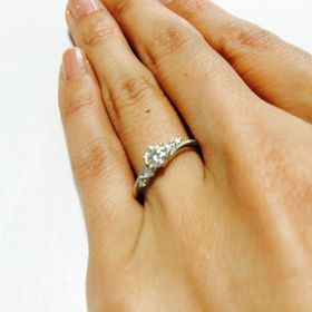 【Mariage ent(マリアージュエント)の口コミ】 購入の決め手となったのは、ダイヤモンドの大きさと女性らしいデザインで…